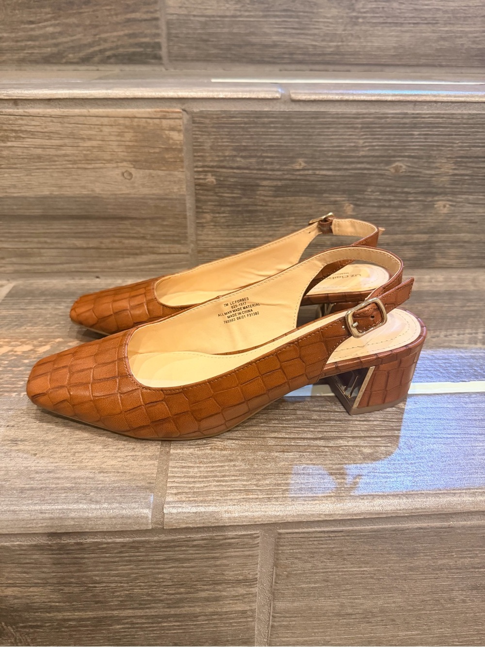 Liz Claiborne "Forbes" block heel pumps